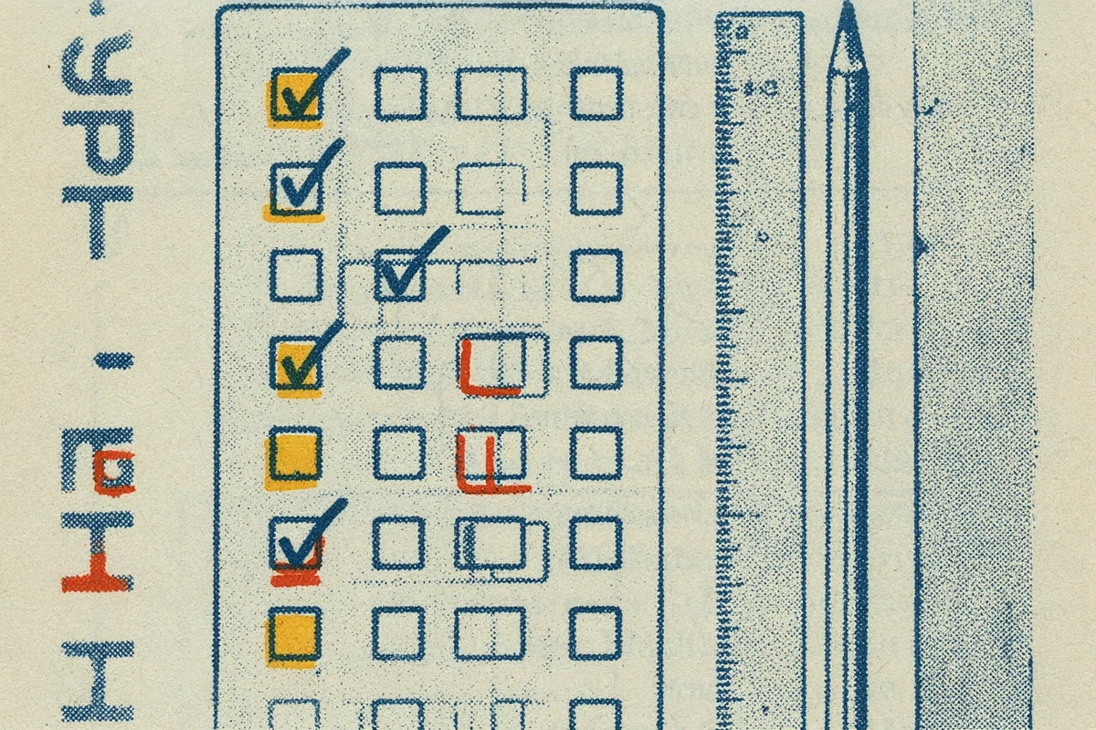Feuille de notation avec cases cochées et tampon de verdict incliné